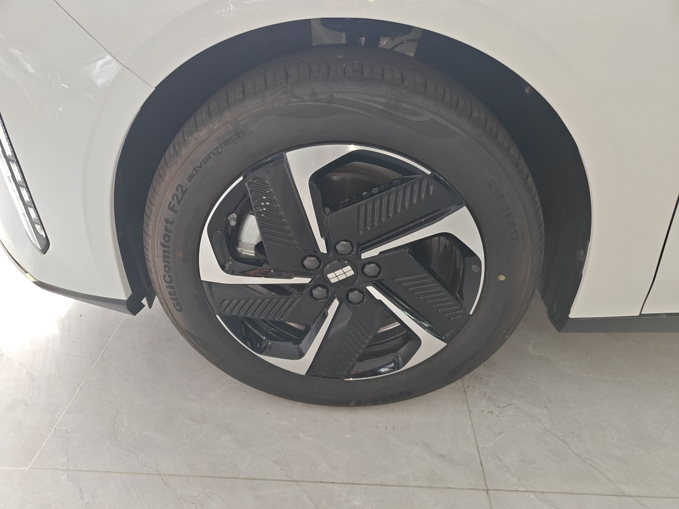 Geely Galaxy L6 2024 125km PLUS Dragon Edition — снимка 5