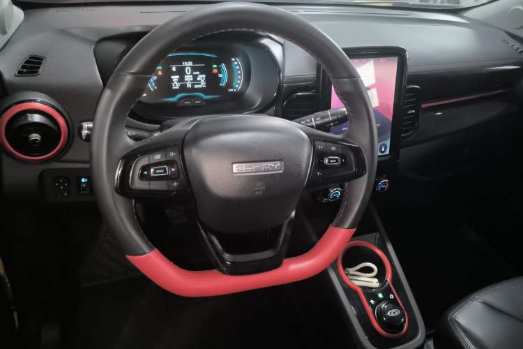 Used Chery QQ Little Ant 2022 Revised Version Sweet Pink Edition Half-Sugar Version Lithium Iron Phosphate 30.7 kWh 30 kW 301 km Steering Wheel