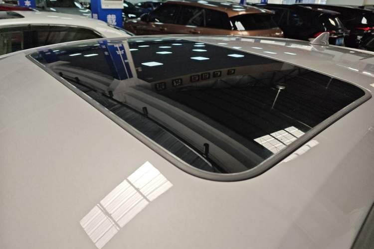 Used Toyota IZOA 2018 2.0L Yichi Version China VI Standard