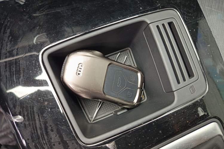 Used Audi Q5L Sportback 2022 40 TFSI Luxury Model Vehicle Key