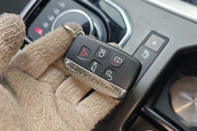 Used Land Rover Range Rover Evoque 2018 240 PS SE Smart Brilliance Edition
