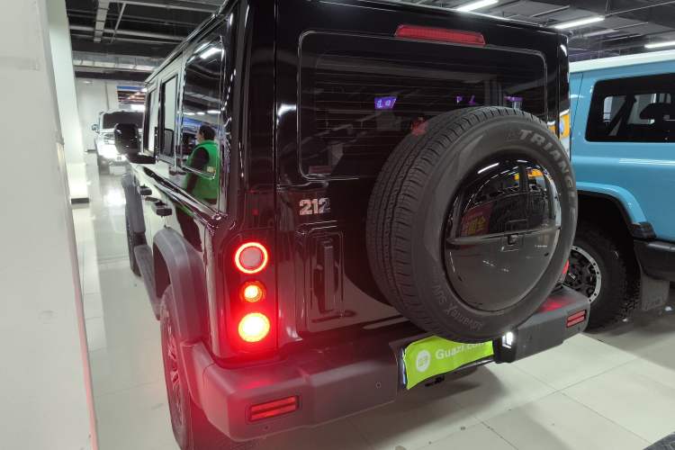 Used 212 T01 2024 2.0T Explorer Rear Left 45 Deg