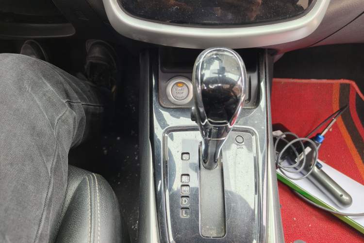 Used Nissan Tiida 2016 1.6L CVT Smart Drive Edition Gear Lever