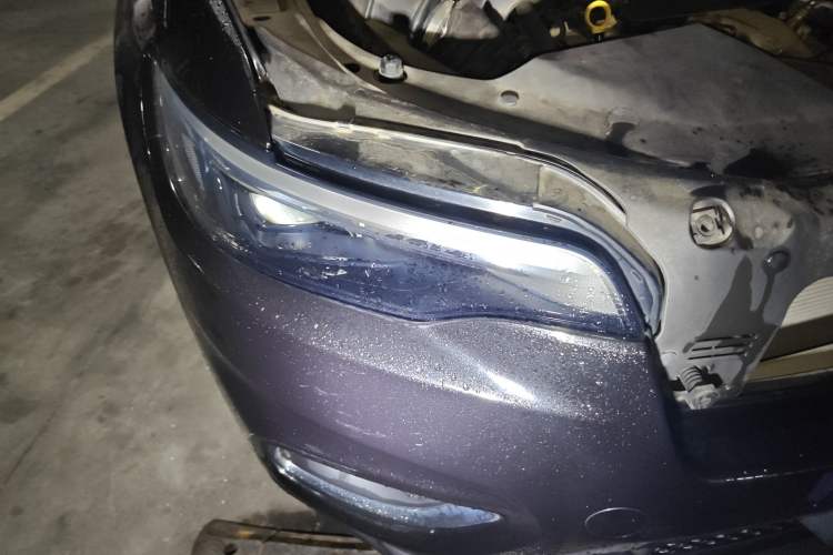 Used Jeep Cherokee 2019 2.0T Four-Wheel Drive Explorer Edition China VI Emission Standard Right Front Headlight