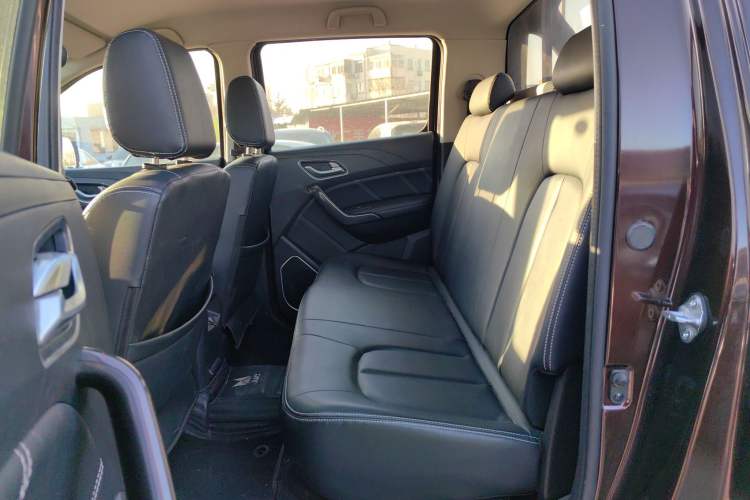 Used JMC Yuhu 7 2020 2.0T Diesel Automatic 2WD Comfort Plus Long Wheelbase China VI Emission Standard JX4D20A6L
