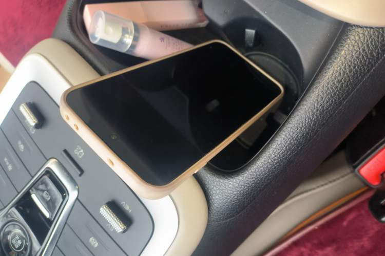 Used BYD Song Pro New Energy 2024 HONOR Edition DM-i 71KM Navigation Model
