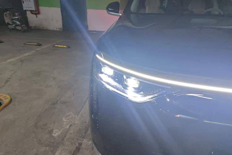 Used Hima AITO M8 2025 Extended-Range Max+ Version 53.4 kWh 6-Seater Edition
