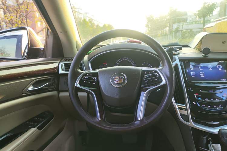Used Cadillac SRX 2014 3.0L Elite Model Steering Wheel