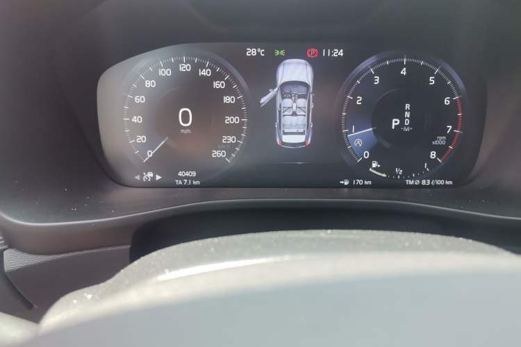 Used Volvo XC40 2021 T4 Four-Wheel Drive Smart & Sporty Edition Odometer Close Up