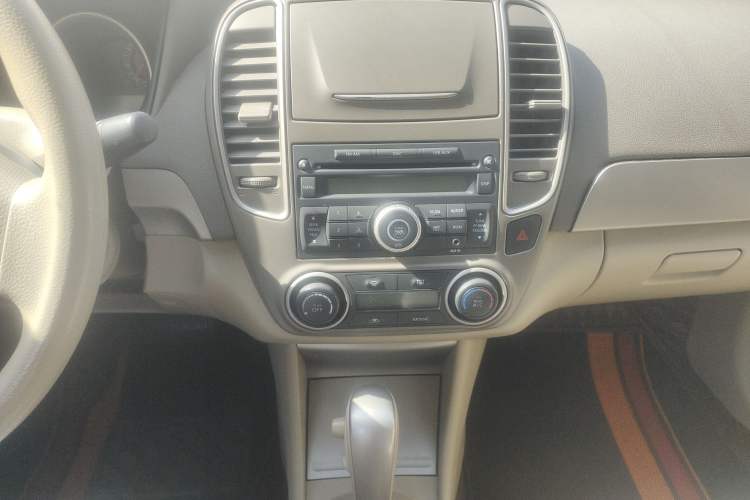 Used Nissan Sylphy 2012 Classic 1.6XE Automatic Comfort Edition Audio And AC Panel