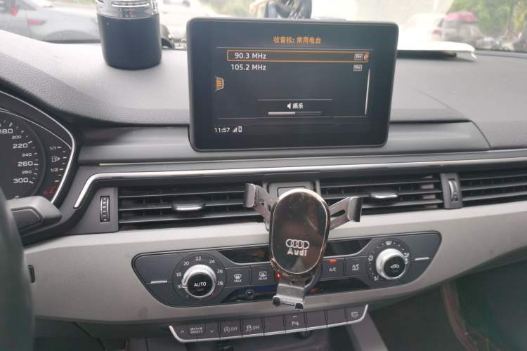 Used Audi A4L 2018 30th Anniversary Edition 40 TFSI Trendy Model Audio And AC Panel