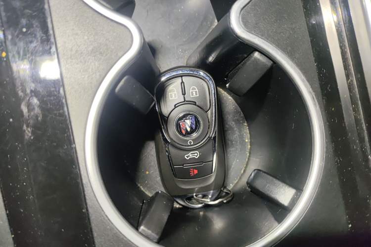 Used Buick GL8 2022 ES Landtrek 653T Comfort Edition