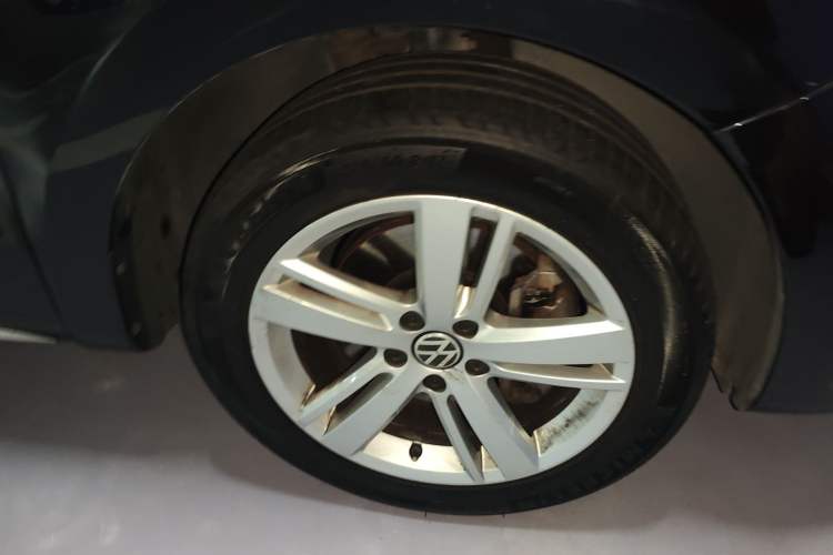 Used Volkswagen Sharan 2018 380TSI Comfort Edition 7-Seater Right Front Wheel Hub