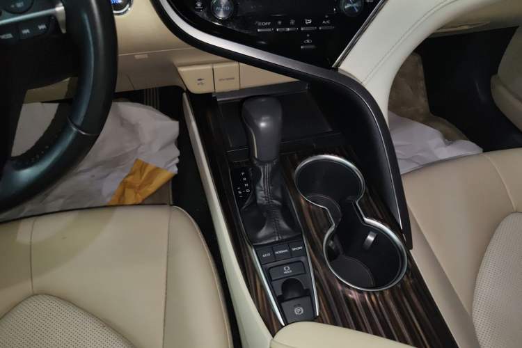 Used Toyota Camry 2019 2.5G Luxury Edition China VI Standard Gear Lever