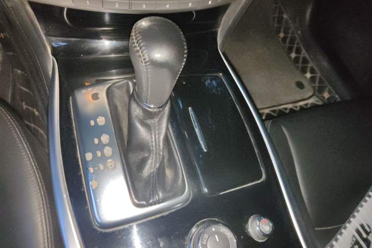 Used Infiniti Q70 2017 Q70L 2.5L Elite Edition Gear Lever