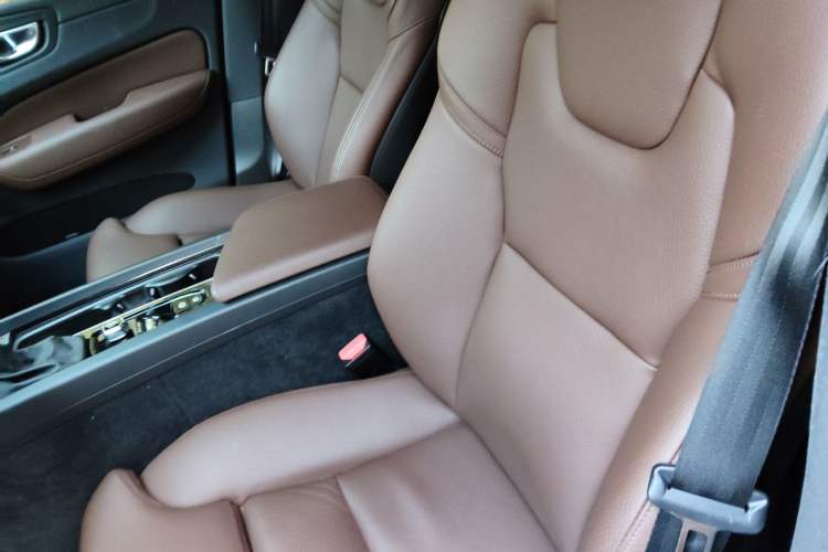 Used Volvo XC60 2021 T5 4x4 Smart Luxury Edition Left Front Seat