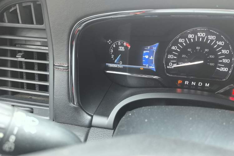 Used Lincoln Navigator 2016 3.5T AWD Odometer Close Up