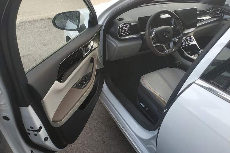 Used BYD Qin PLUS 2023 Champion Edition DM-i 120KM Excellence Model