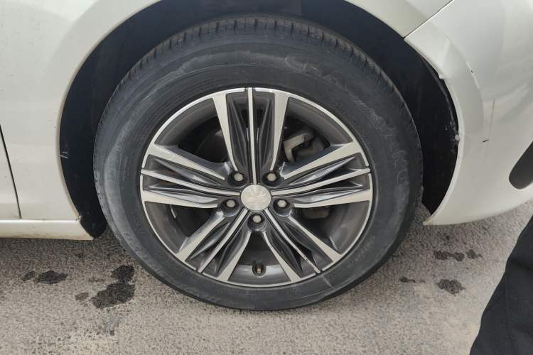 Used Peugeot 308 2016 1.6L Automatic Luxury Edition Right Front Wheel Hub