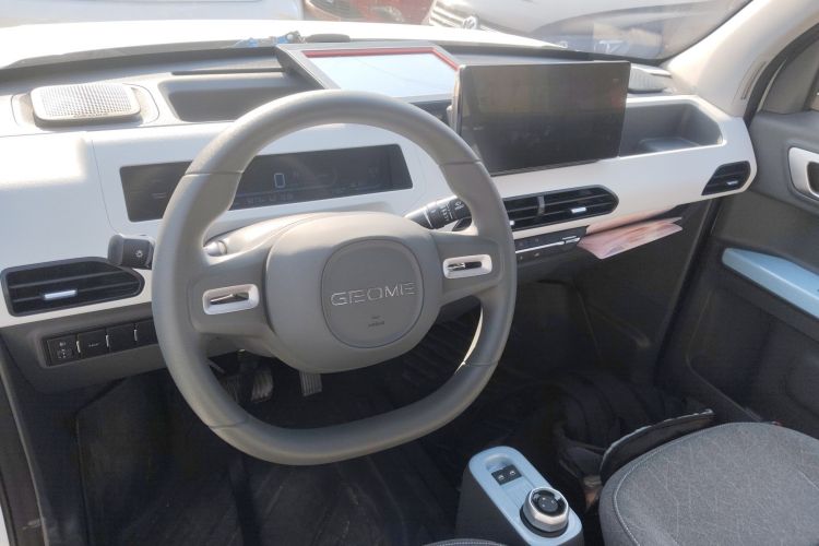 Used Geely Galaxy Panda 2023 Panda Mini 200km Endurance Bear Audio And AC Panel