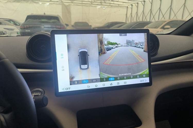 Used BYD Dolphin 2023 420 km Fashion Edition Audio And AC Panel