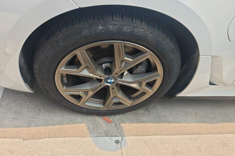 Used BMW i3 2022 eDrive 35 L Left Front Wheel Hub