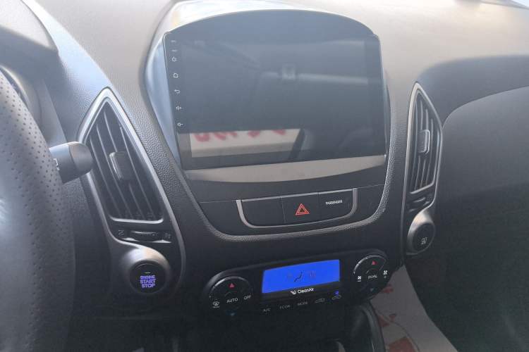 Used Hyundai ix35 2013 2.0L Automatic Two-Wheel Drive Smart GLS China IV Standard
