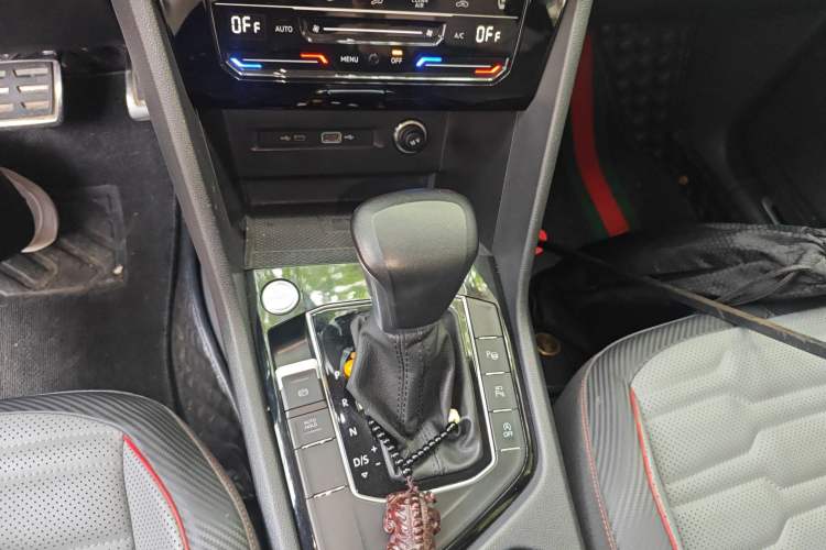 Used Volkswagen Tiguan L 2023 330TSI Automatic Two-Wheel Drive R-Line Flagship Edition Gear Lever