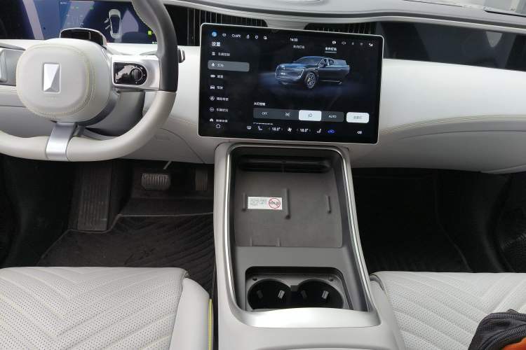 Used Avatr 11 2024 630 Rear-Wheel Drive Edition with Three Lasers Audio And AC Panel