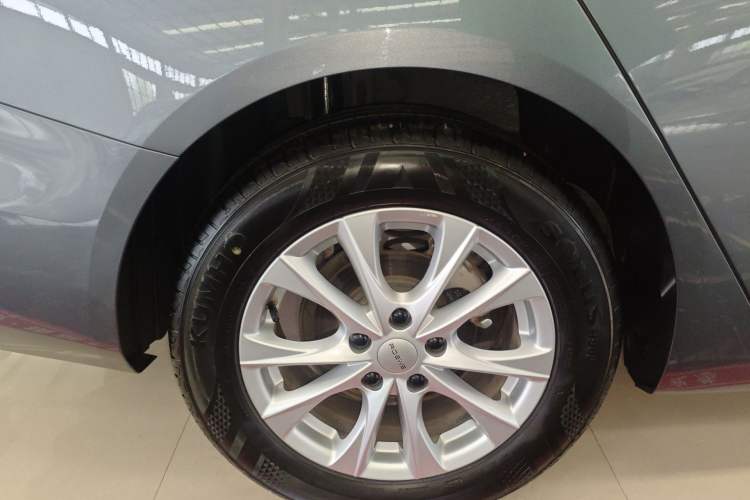 Used Roewe i5 2023 1.5L Manual Comfort Edition Right Rear Wheel Hub