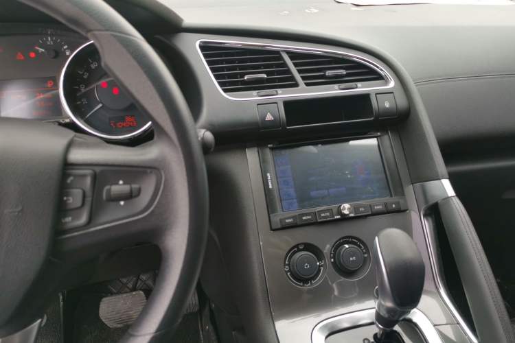 Used Peugeot 3008 2016 2.0L Automatic Classic Edition Audio And AC Panel