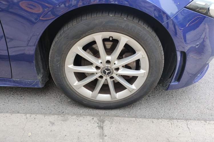 Used Mercedes-Benz A-Class 2020 Restyled A 200 L Sport Sedan Fashion Version Right Front Wheel Hub