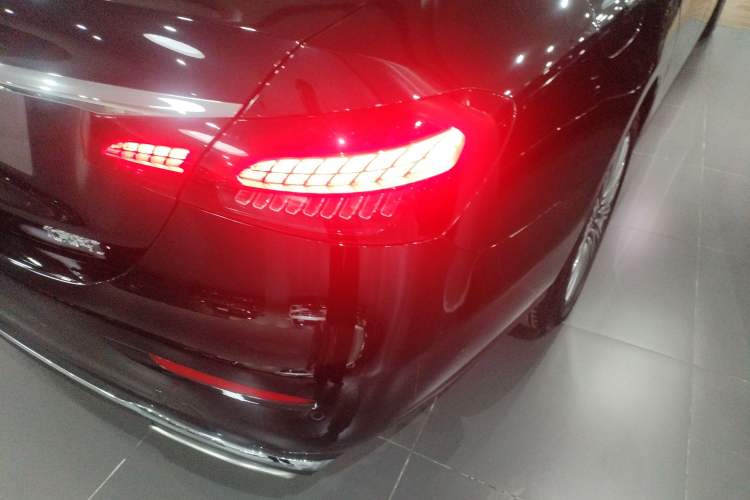 Used Mercedes-Benz E-Class 2022 Second Facelift E 300 L Fashion Edition Right Rear Taillight