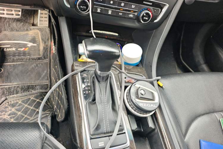 Used Kia K5 2016 2.0L Automatic LUX Gear Lever