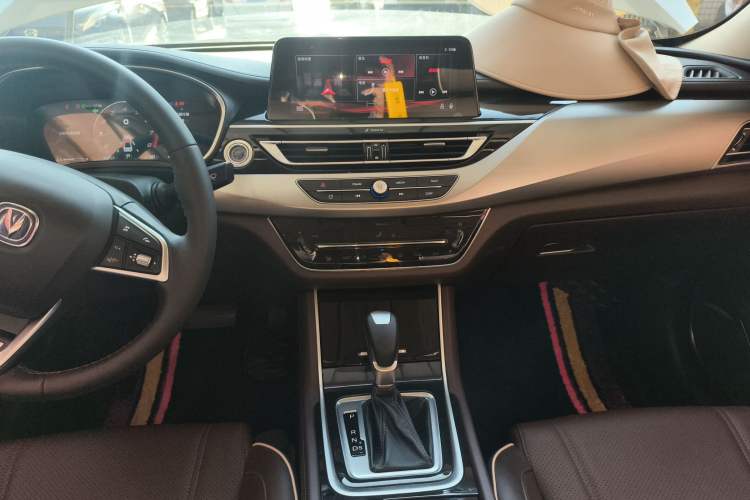 Used CHANGAN Raeton CC 2018 1.5T Automatic Zhiya Model China V Standard
