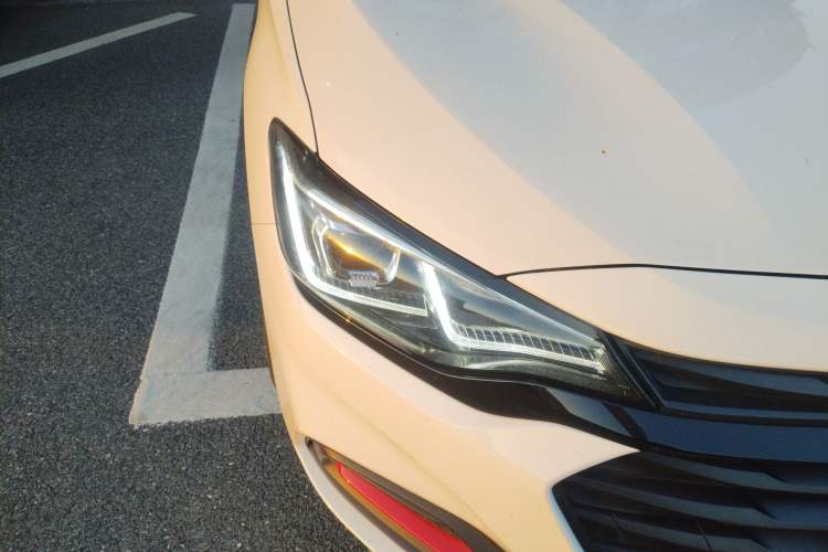 Used Chevrolet Monza 2019 Redline 320T Dual-Clutch Sporty Version China VI Standard Right Front Headlight