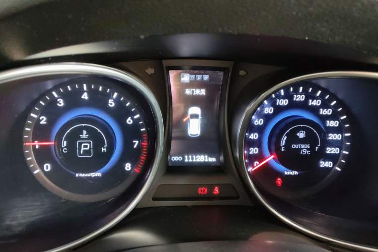 Used Hyundai Santa Fe 2013 2.4L Automatic Two-Wheel Drive Smart Version Instrument Cluster