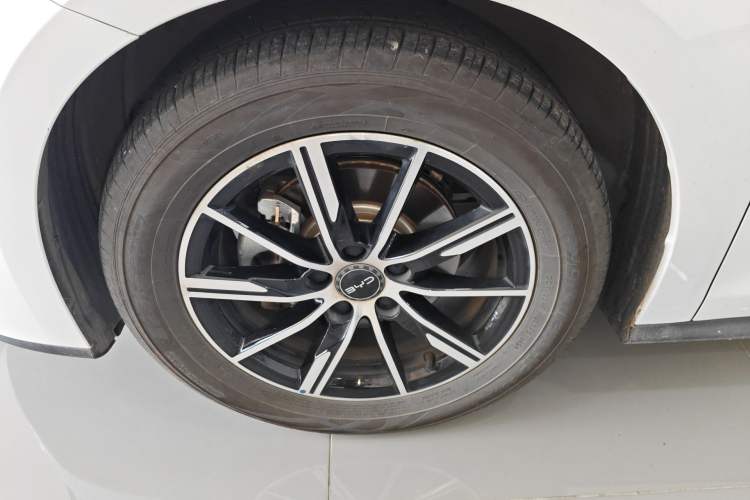 Used BYD Seal 06 New Energy 2024 DM-i 80KM Prestige Model Exterior 4