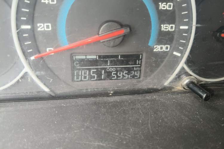 Used Wuling Rongguang V 2016 1.2L Standard Version Odometer Close Up