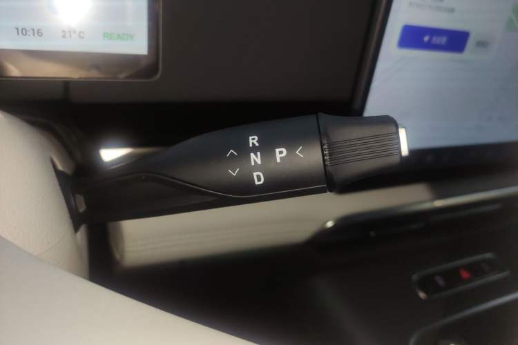 Used VOYAH Dream 2025 PHEV Four-Wheel Drive Prestige Kunpeng Edition Gear Lever