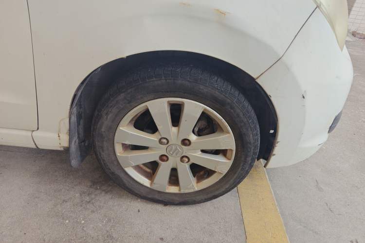 Used Suzuki Alto 2009 1.0L Automatic Luxury Version Right Front Wheel Hub