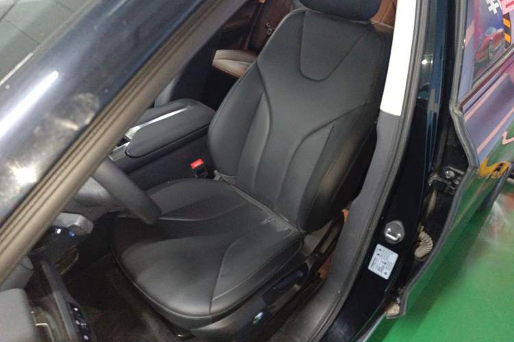 Used Hongqi E-QM5 2022 431 km Charge & Enjoy Edition