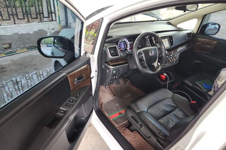 Used Honda Odyssey 2015 Updated Version 2.4L Smart Edition Driver Seat