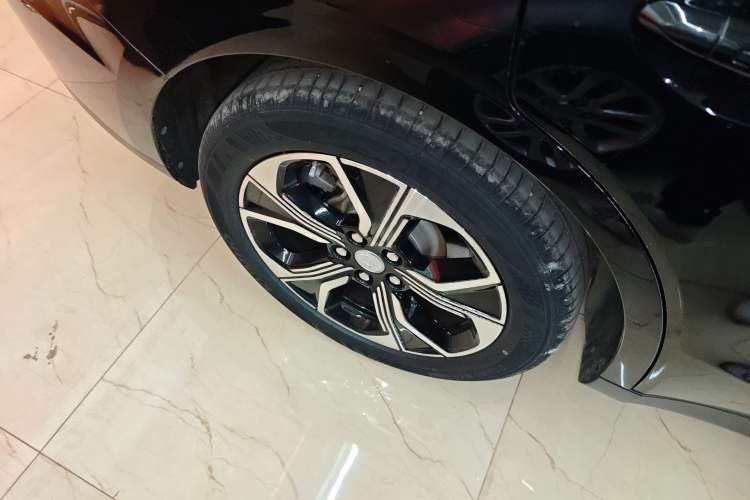 Used Hongqi E-QM5 2023 Revised Version Basic Travel Edition Right Rear Wheel Hub