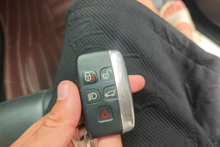 Used Land Rover Discovery 2017 3.0 SC V6 SE Vehicle Key