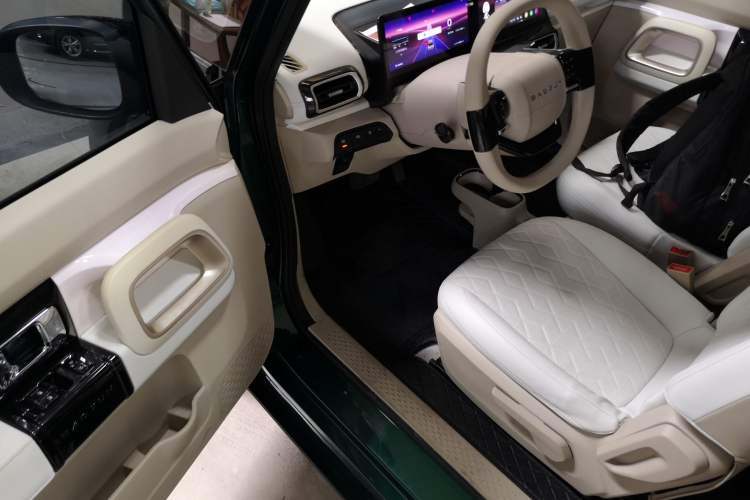 Used Baojun KiWi EV 2023 Smart Luxury Edition Lithium Iron Phosphate Driver Seat