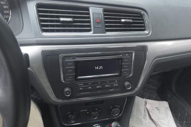 Used Volkswagen Lavida 2017 230TSI DSG Comfort Edition Audio And AC Panel