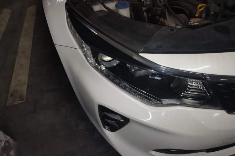 Used Kia K5 2016 1.6T Automatic LUX Right Front Headlight