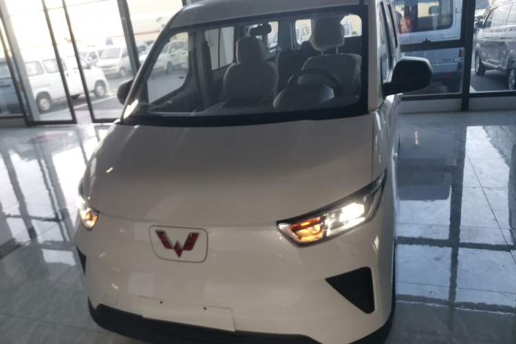 Used Wuling Yangguang 2025 Model 310KM Bus Edition—Customized by CATL