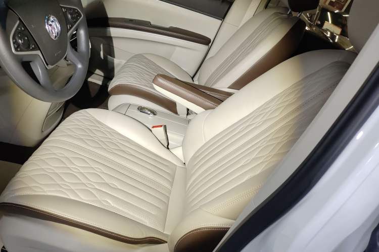 Used Buick GL8 2023 Land Executive Class Smart Enjoyment Model